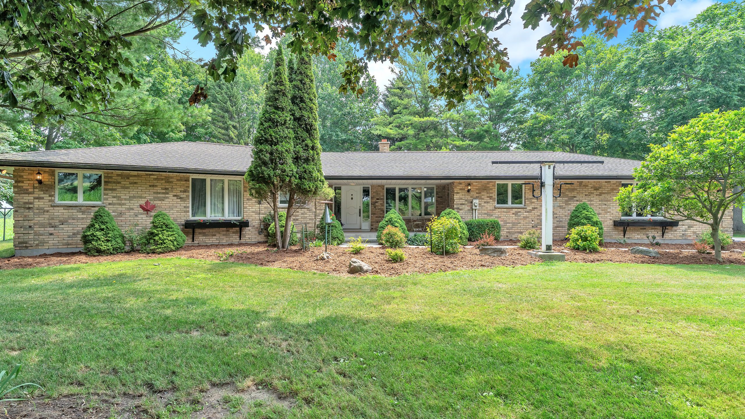 29159 Lakeview Line reclaimed-brick estate home on 1.89 acres in Wallacetown, Dutton/Dunwich, Elgin County Ontario